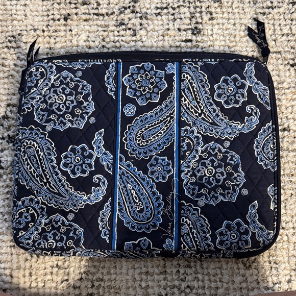 Vera Bradley Navy and White Paisley Pouch - Picture 1 of 5